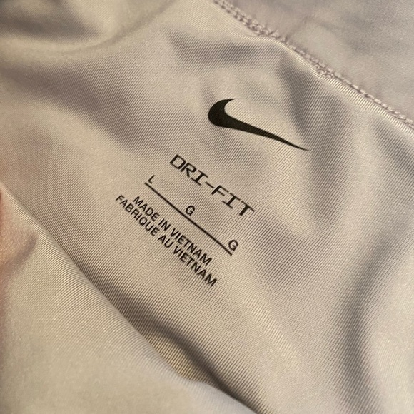 Light Grey Nike DriFit Shorts with Mesh Backing Size L - Picture 4 of 5